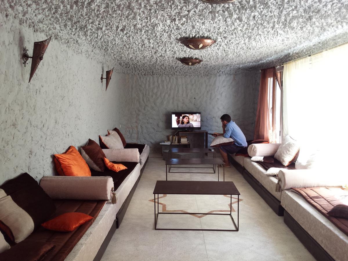 Riad Tazawa Ibrahene ภายนอก รูปภาพ